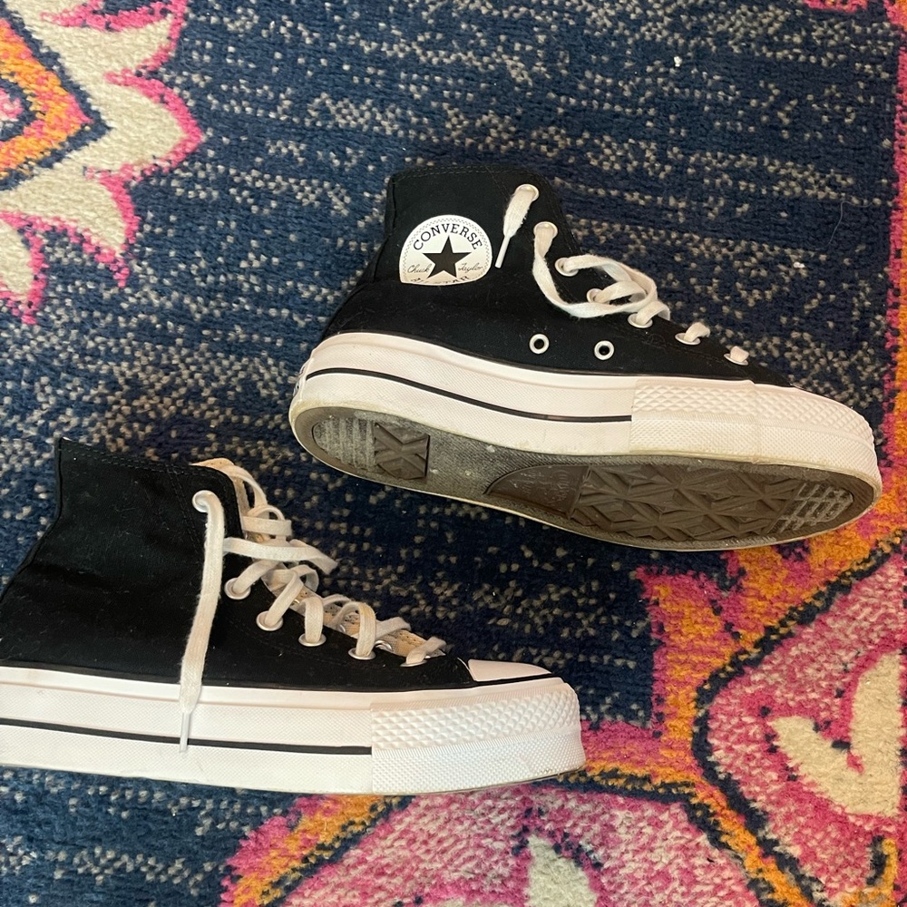 GREAT CONDITION - Black Platform Hightop Converse Chuck Taylor